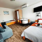 Appartement 100 Lepes - 100 Steps - With Huge Terrace Next To The Thermal Bath *