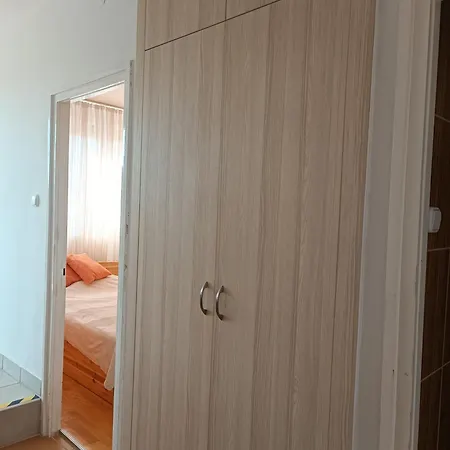 100 Lepes - 100 Steps - With Huge Terrace Next To The Thermal Bath Apartman *