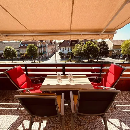 100 Lepes - 100 Steps - With Huge Terrace Next To The Thermal Bath Appartement Harkány