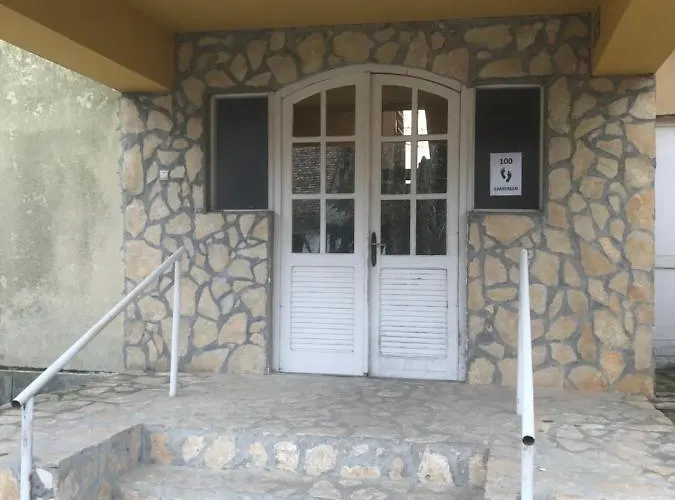 100 Lepes - 100 Steps - With Huge Terrace Next To The Thermal Bath 公寓 *